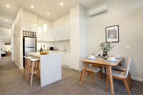 StayCentral Brunswick Penthouse - Sunshine Coast Guide 4