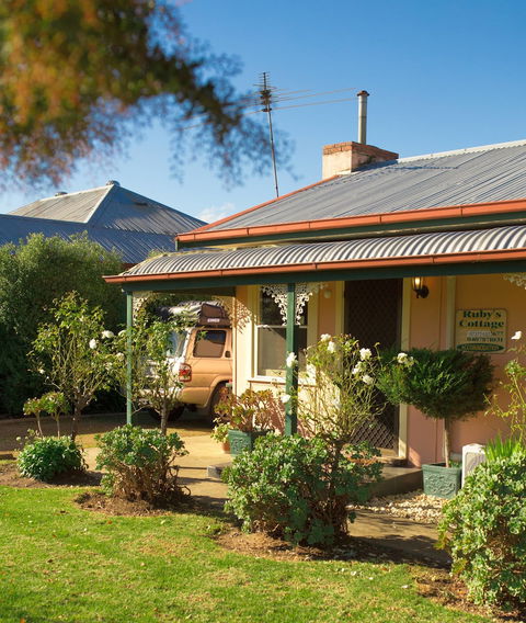 Rubys Cottage - Sunshine Coast Guide 0