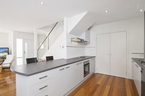 Bask At The Glade - Rejuvenate Stays - Sunshine Coast Guide 3