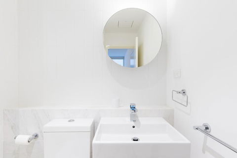 Amazing Location 1BR Apartment In Melbourne CBD - Sunshine Coast Guide 3