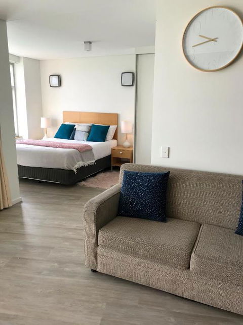 Ocean View Luxury Apartment & Suite - Sunshine Coast Guide 4