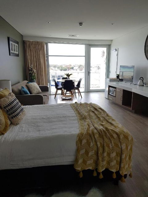 Ocean View Luxury Apartment & Suite - Sunshine Coast Guide 5