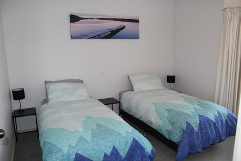 Relax At The Marina - Sunshine Coast Guide 4