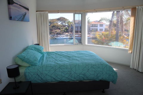 Relax At The Marina - Sunshine Coast Guide 3