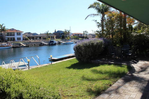 Relax At The Marina - Sunshine Coast Guide 5