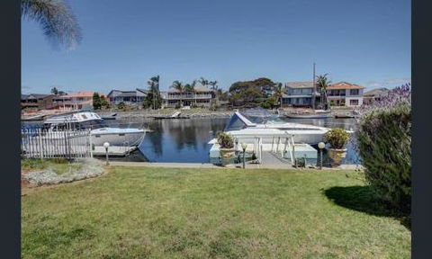 Relax At The Marina - Sunshine Coast Guide 2