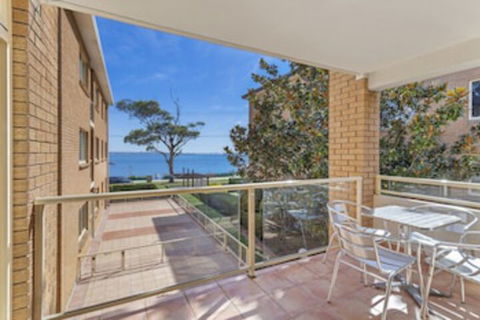 South Pacific Unit 6 Amazing Unit Opposite The Beach. - Sunshine Coast Guide 0