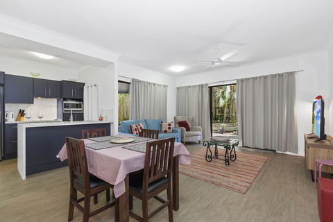 Boutique Apartments Beach Location - Sunshine Coast Guide 7