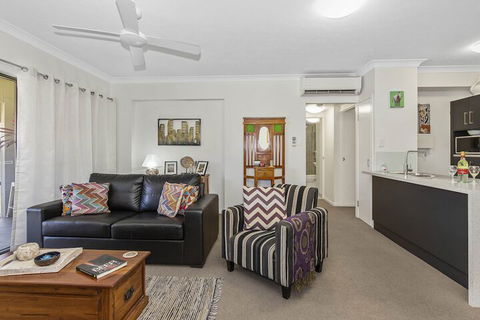 Boutique Apartments Beach Location - Sunshine Coast Guide 6