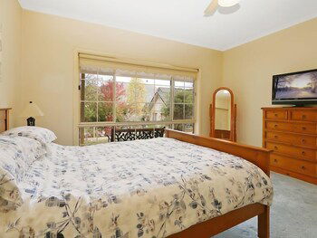 Alpine Mist - Spacious 5 Bedroom Home - Sunshine Coast Guide 3