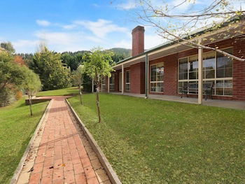 Alpine Mist - Spacious 5 Bedroom Home - Sunshine Coast Guide 1