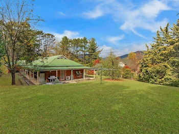 Alpine Mist - Spacious 5 Bedroom Home - Sunshine Coast Guide 0