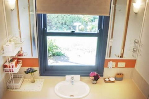 Artee House - A Bright Escape - Sunshine Coast Guide 6