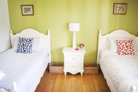 Artee House - A Bright Escape - Sunshine Coast Guide 7