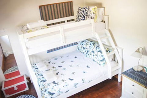 Artee House - A Bright Escape - Sunshine Coast Guide 3
