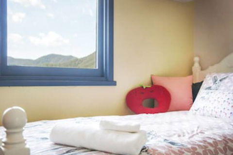 Artee House - A Bright Escape - Sunshine Coast Guide 2