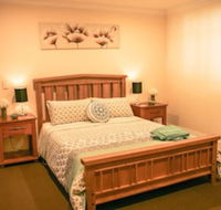 Oak Tree Cottage - Mundaring - Sunshine Coast Guide