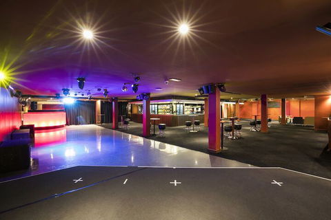 Nightcap At Waltzing Matilda Hotel - Sunshine Coast Guide 4