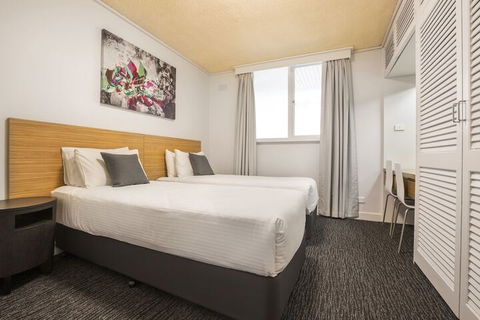 Nightcap At Waltzing Matilda Hotel - Sunshine Coast Guide 3