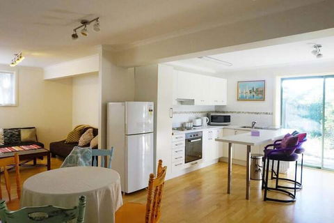 Moon House - Sunshine Coast Guide 7