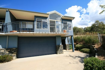 Torino 6 - Lake Jindabyne & Snowy Mountain Views - Sunshine Coast Guide 1