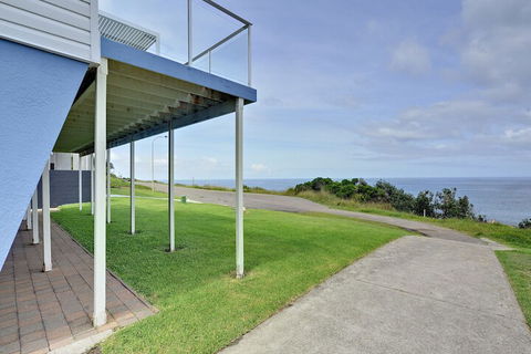Ocean Retreat 28 Pacific Street - Sunshine Coast Guide 2