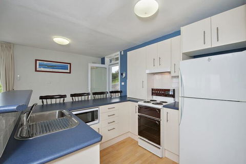 Ocean Retreat 28 Pacific Street - Sunshine Coast Guide 3
