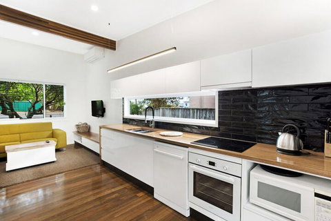 The Beach House 13 Market Street - Sunshine Coast Guide 2