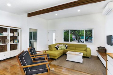 The Beach House 13 Market Street - Sunshine Coast Guide 0