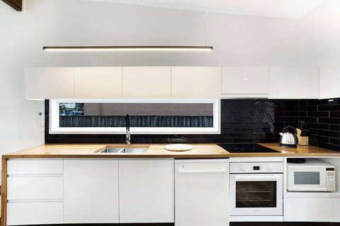 The Beach House 13 Market Street - Sunshine Coast Guide 4