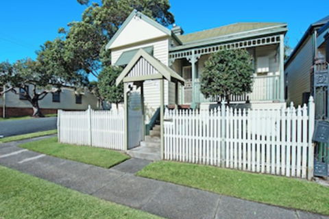 Stallard Cottage - Sunshine Coast Guide 0