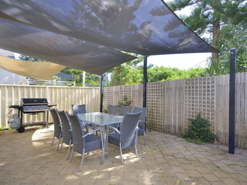 Robinson Street Sandcastles Townhouse 21 23 - Sunshine Coast Guide 2