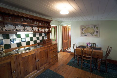 Sarahs Cottage - Sunshine Coast Guide 2