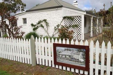 Sarahs Cottage - Sunshine Coast Guide 0