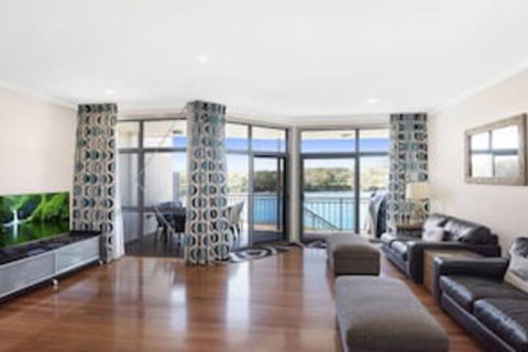 Absolute Creek Front Villa - Sunshine Coast Guide 0