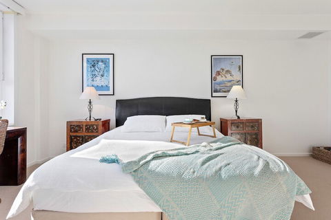 Southbound Escape At The Wharf - Sunshine Coast Guide 5