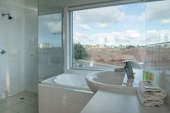 Wallaroo Marina Apartments - Sunshine Coast Guide 3