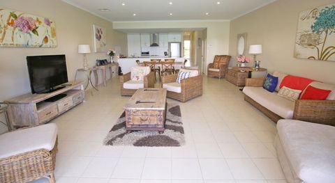 Wallaroo Marina Apartments - Sunshine Coast Guide 1