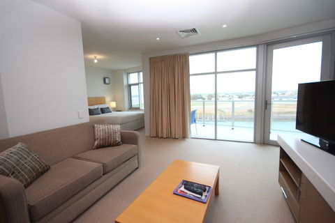 Wallaroo Marina Apartments - Sunshine Coast Guide 2