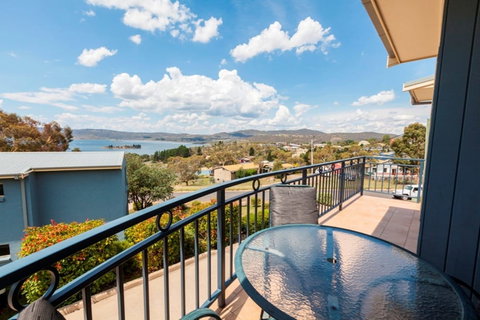 Torino 3 - Lake Jindabyne & Snowy Mountain Views - Sunshine Coast Guide 1