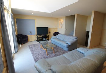 Torino 3 - Lake Jindabyne & Snowy Mountain Views - Sunshine Coast Guide 2