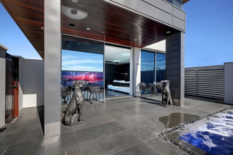 Luxe Haus - Sunshine Coast Guide 4