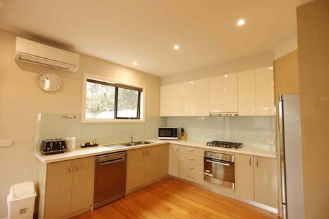Apollo Bay Seal Apartments - Sunshine Coast Guide 2