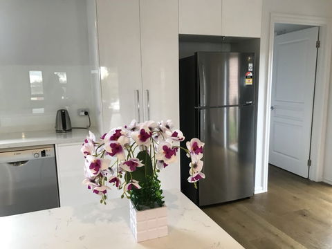 Glen Manor 1 - Sunshine Coast Guide 1