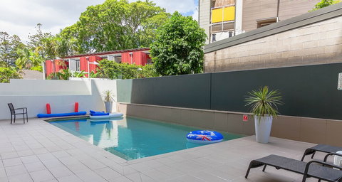 Theodore Apartments - Sunshine Coast Guide 4