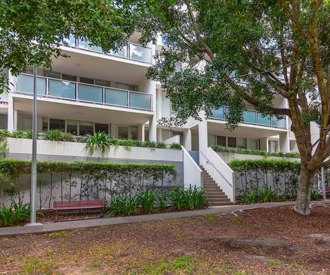 Theodore Apartments - Sunshine Coast Guide 1