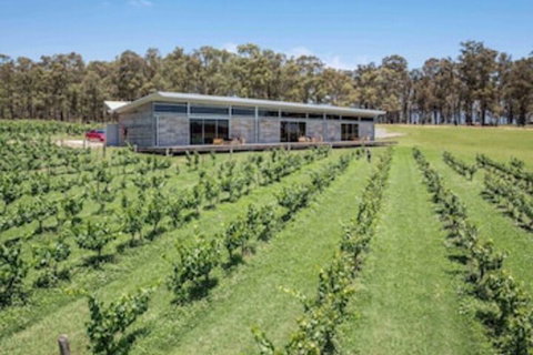 The Longhouse Suite 1 - Sunshine Coast Guide 0