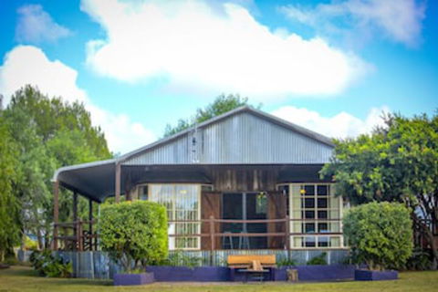 Peppercorn Cabin - Sunshine Coast Guide 0