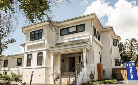 T & M HOUSE - Sunshine Coast Guide 0