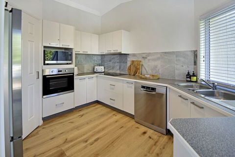 Advance Place - Sunshine Coast Guide 2